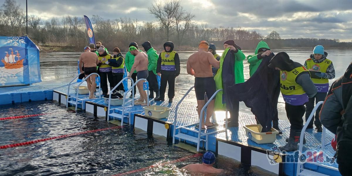 Понтонный бассейн на четыре дорожки