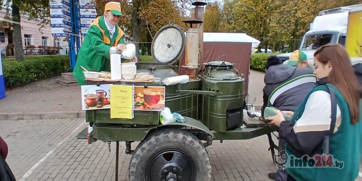 На ярмарке царило праздничное настроение